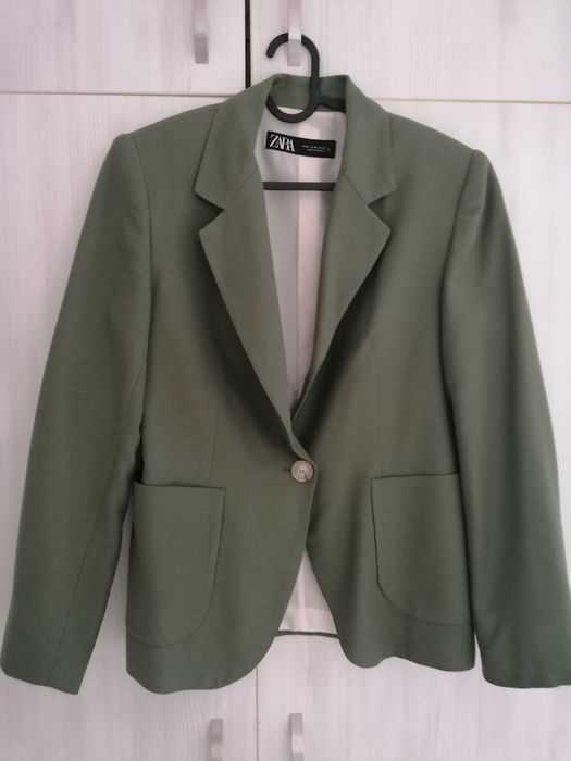 Розов костюм от Бершка, зелен от Зара с примес на лен