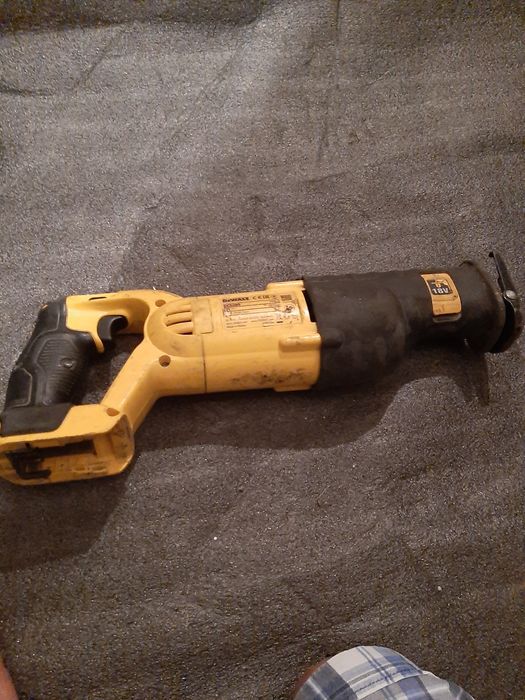 Devalt fierastr dcs380 .