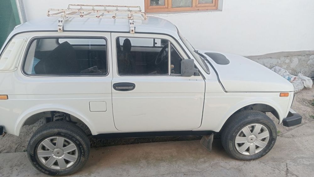 Нива продается машина