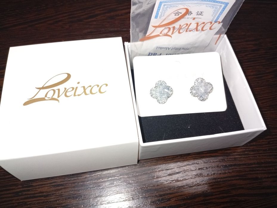 Продам серьги за 2000 тг