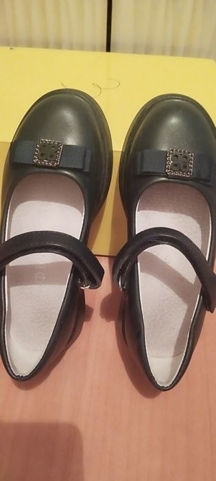Продам обувь школьную