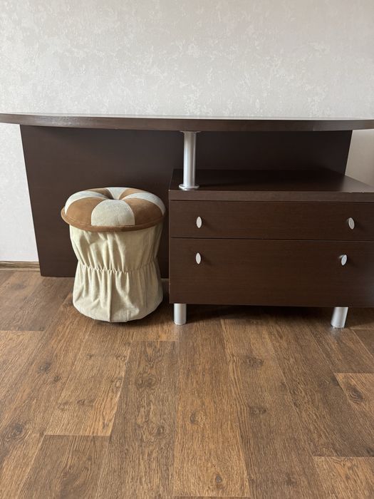 Продам туалетный столик