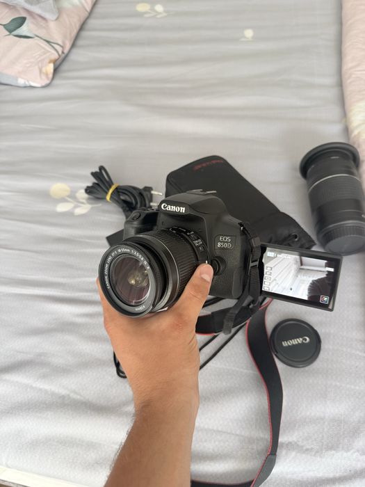 Canon EOS 850D DSLR + accesorii