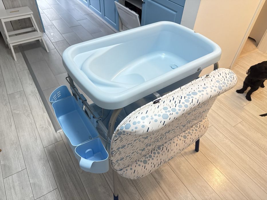 Masă de înfășat cu cădiță Chicco – stare foarte bună