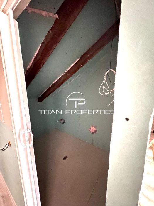 Етаж от къща за продажба в Център