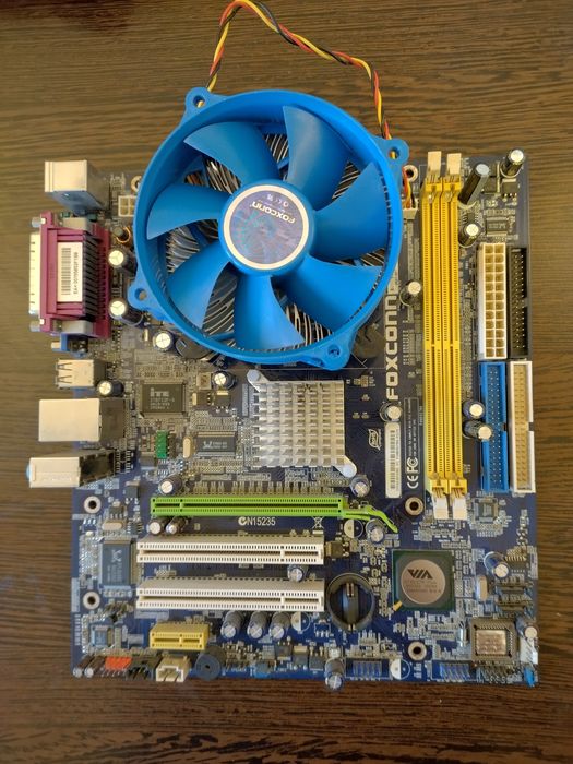 Placa de baza Foxconn, socket 775, procesor Intel Pentium D, testat