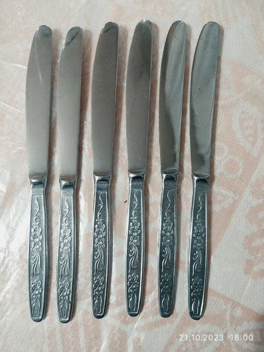 Столовые ножи отличное состояние.