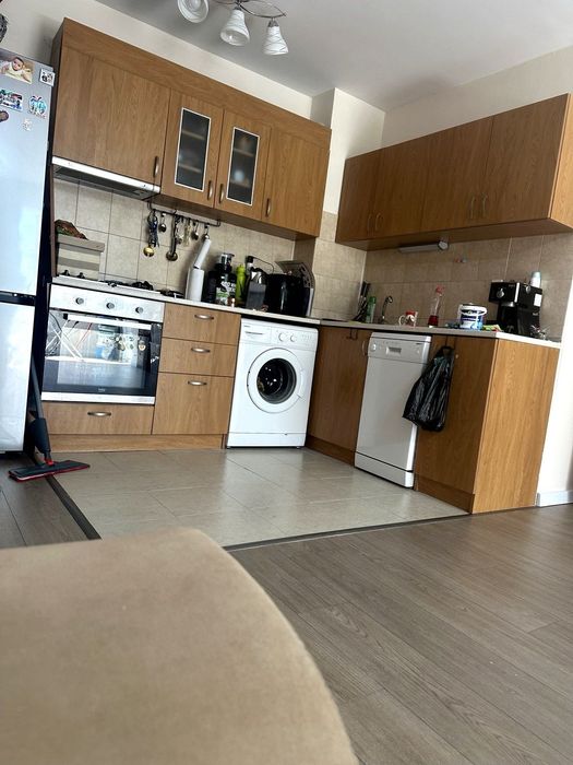 Ъглова кухненска мебел с уреди – 350 €