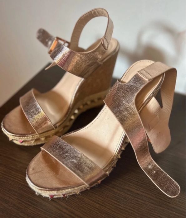 Sandale cu platforma