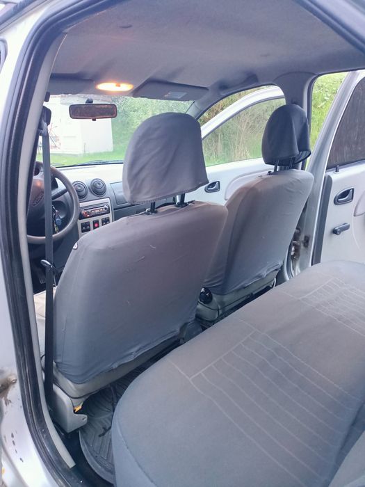 Vând Dacia Logan