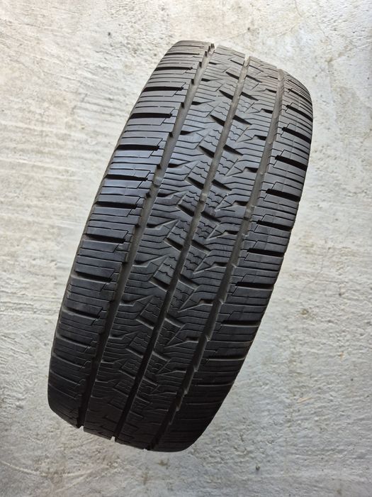 O bucată 235/65 R16C M+S iarnă - una Michelin Continental Hankook