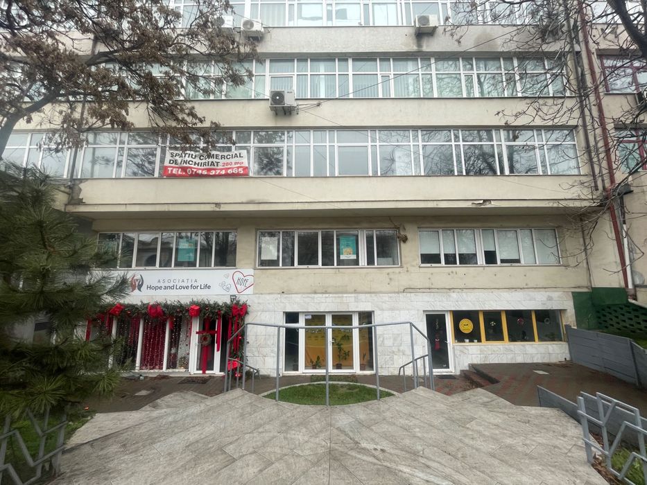 Spațiu comercial central. 293mp spre închiriere.
