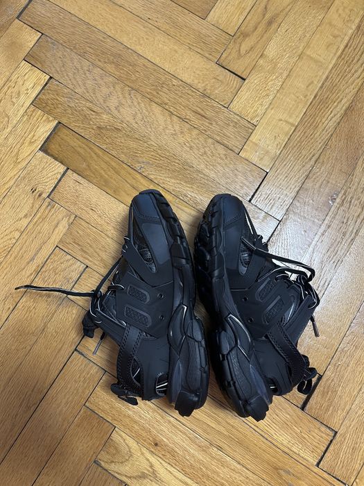 balenciaga track