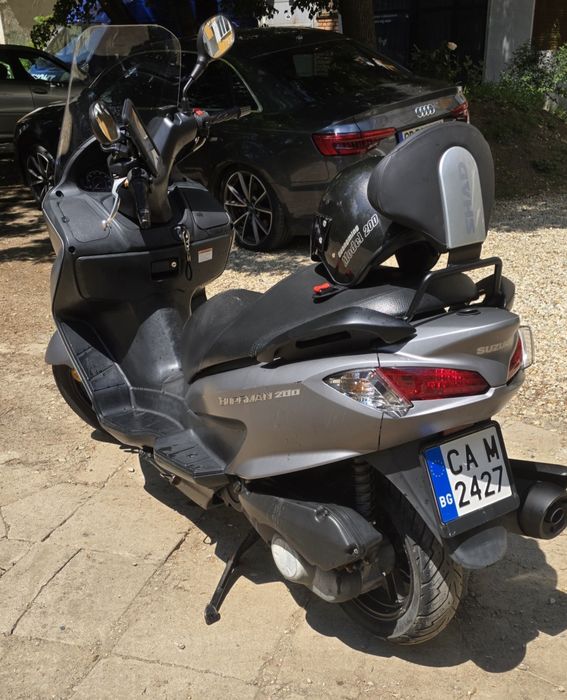 Скутер Suzuki BURGMAN 200.