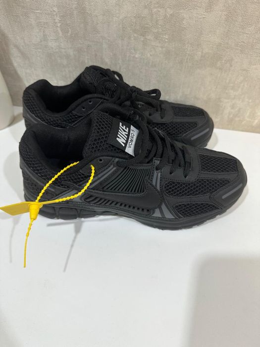 Продам новые кроссовки