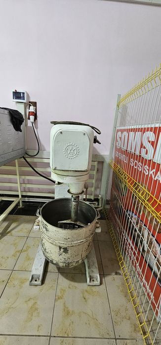 Продается миксер. Модель: МВ60. (60 литровый). Сотилади