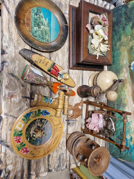 Сувенири и картини дърво