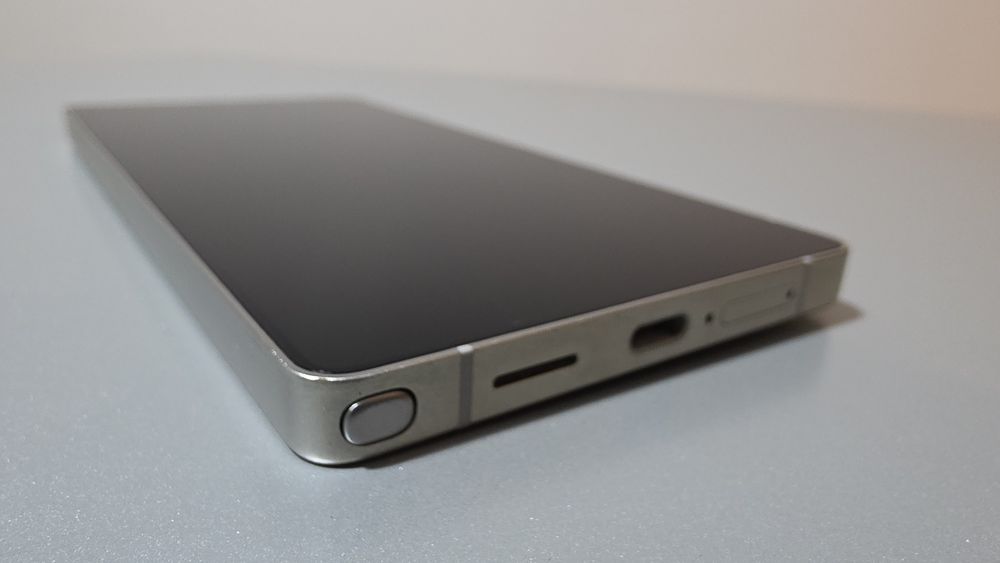 512 Gb Samsung Galaxy s 25 Ultra  никакви следи