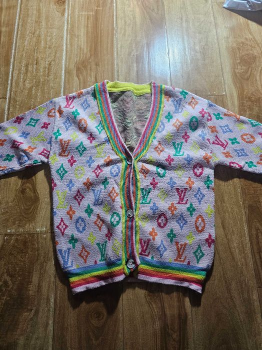 Продам кофточки для девочки