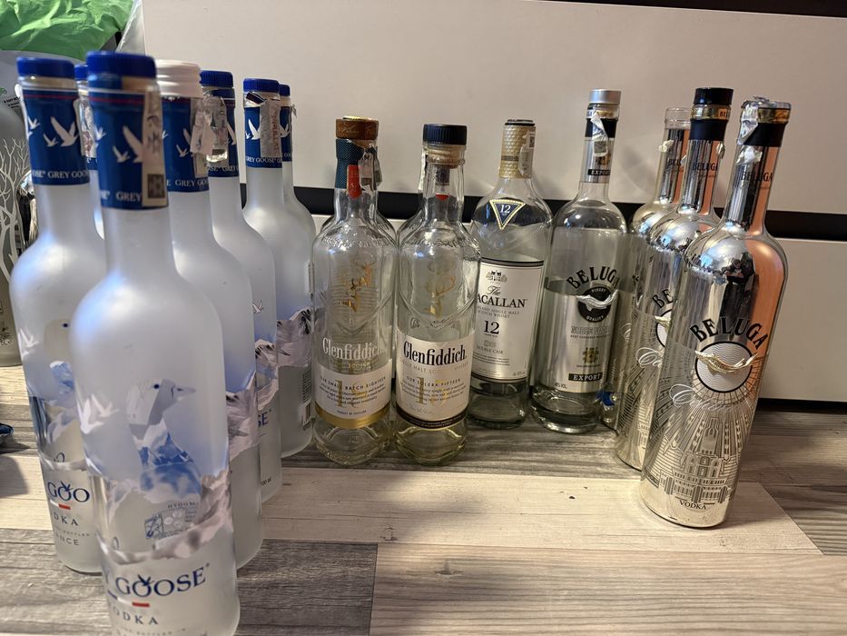 Продавам празни бутилки от марков алкохол