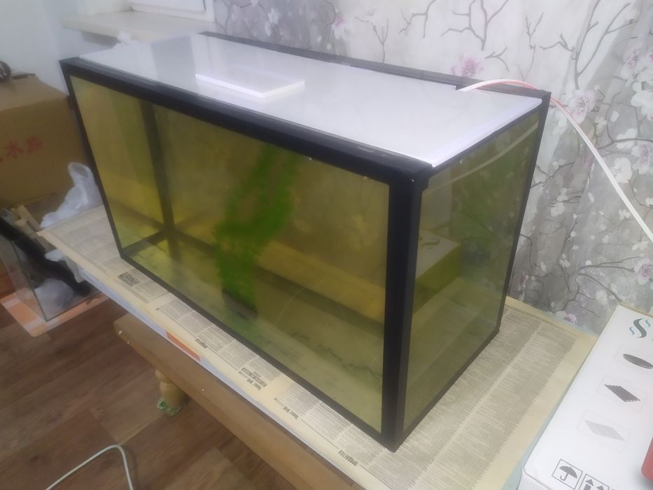 Аквариум 65л + бонусы и рыбки.