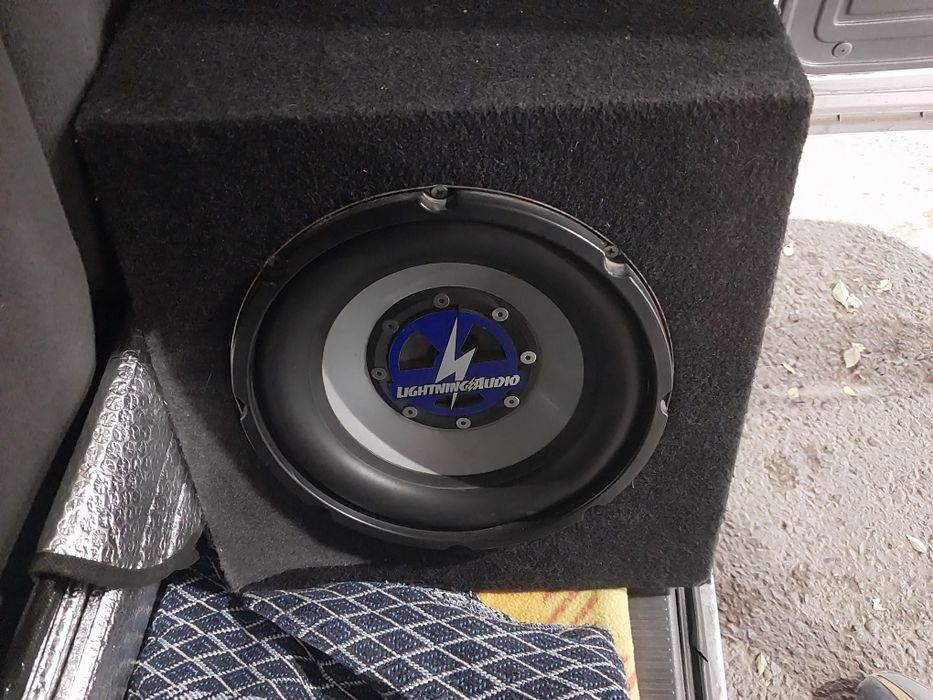 Сабуфер  в машину