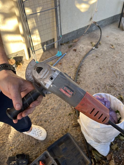 Продам зарядку на инструмент
