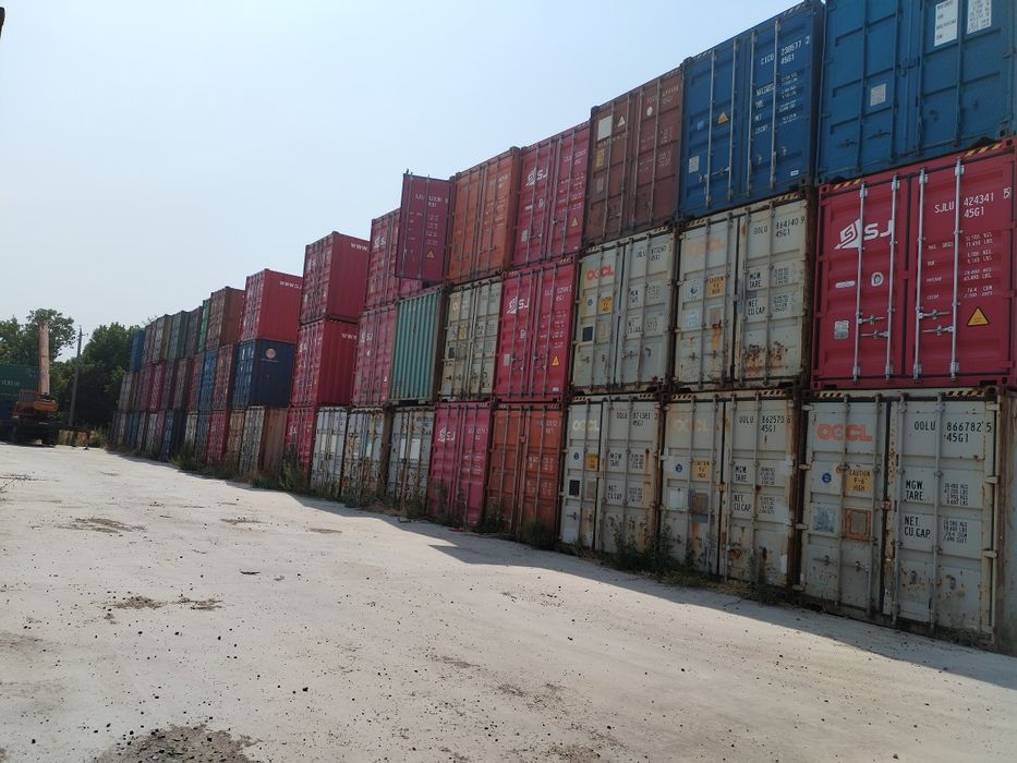 Контейнеры морские в ассортименте