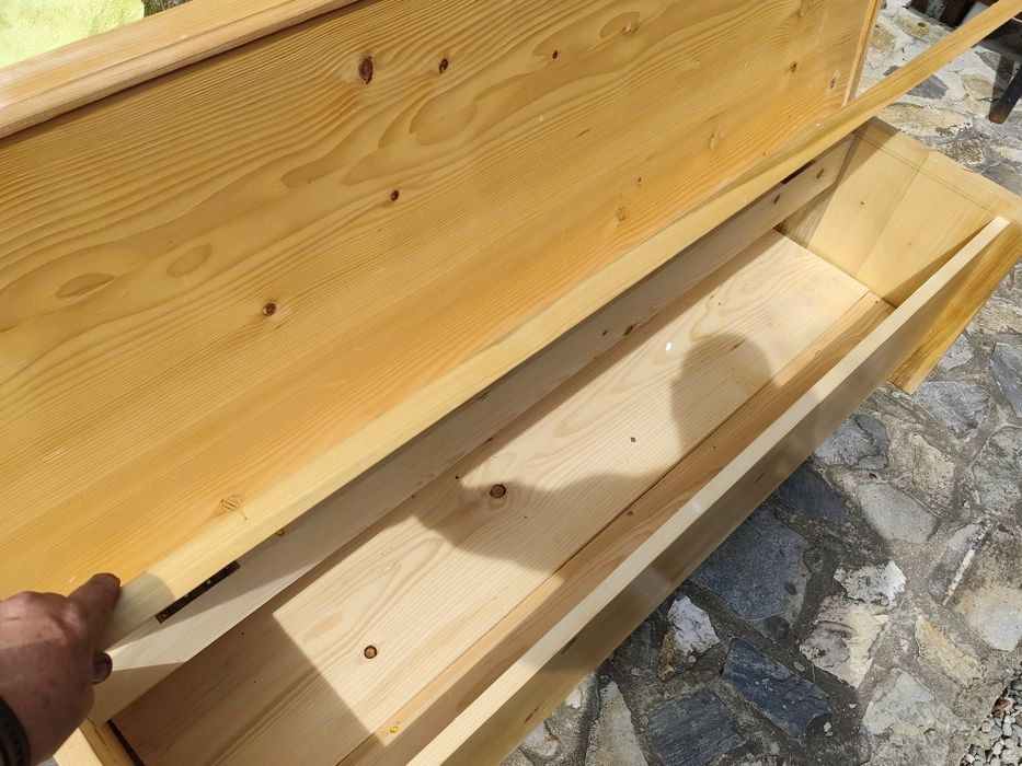 Mobilier rustic, lemn natur, bancute