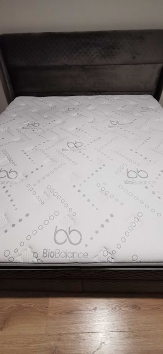 Продавам двулицев матрак