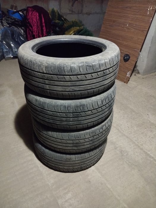 ,продам покрышки б/у состояние хорошее размер 215/55 R17  комплект