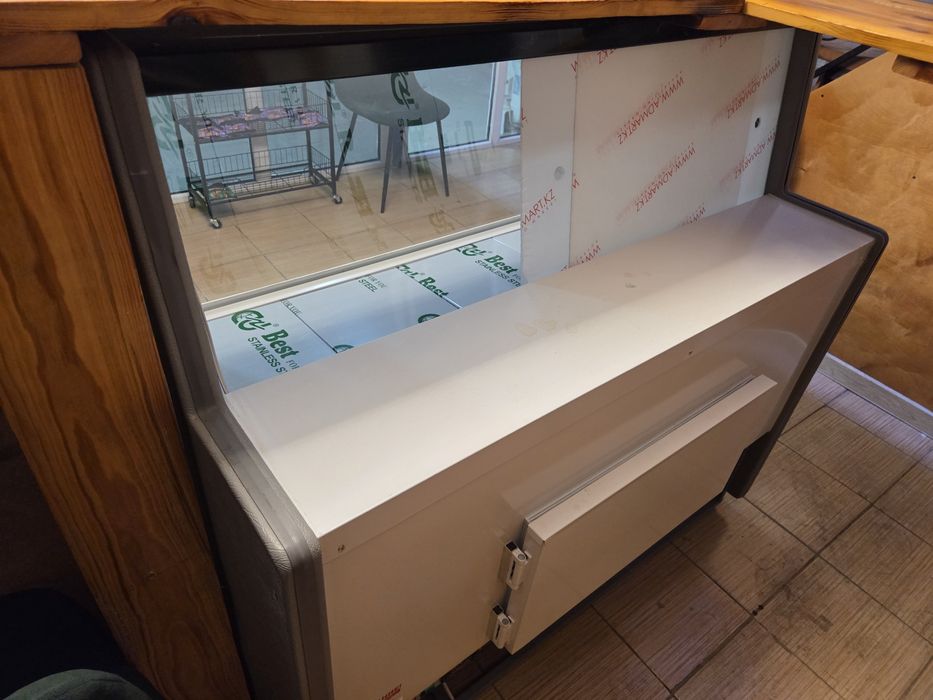 Витринный холодильник