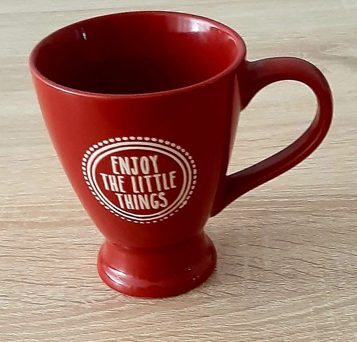 Нов поднос и Три нови халби за бира иНова порцеланова Чаша на столче к