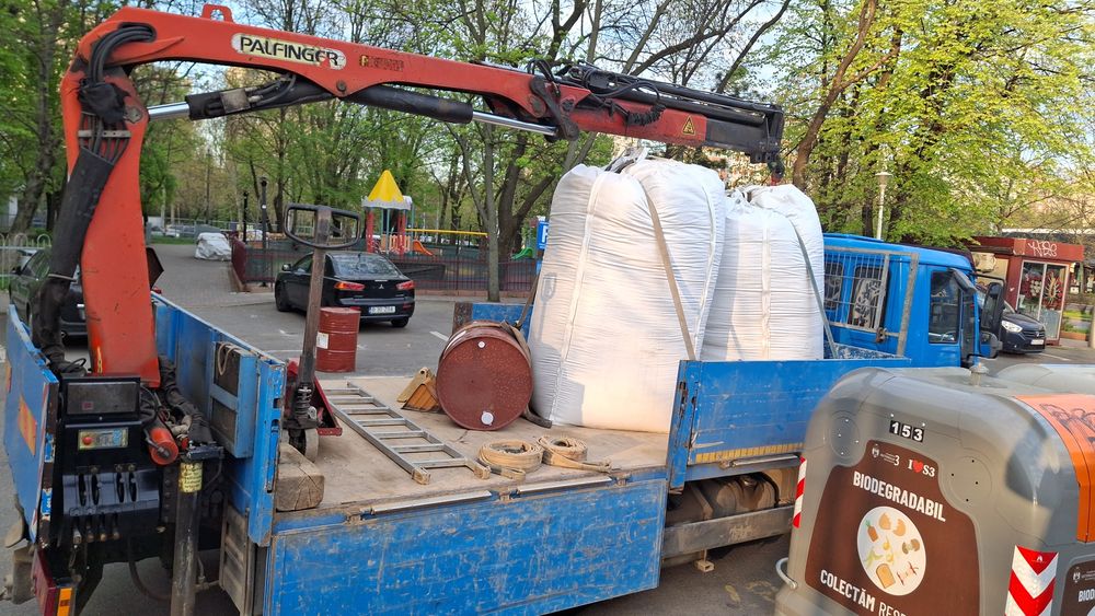 Transport marfă cu camion cu macara