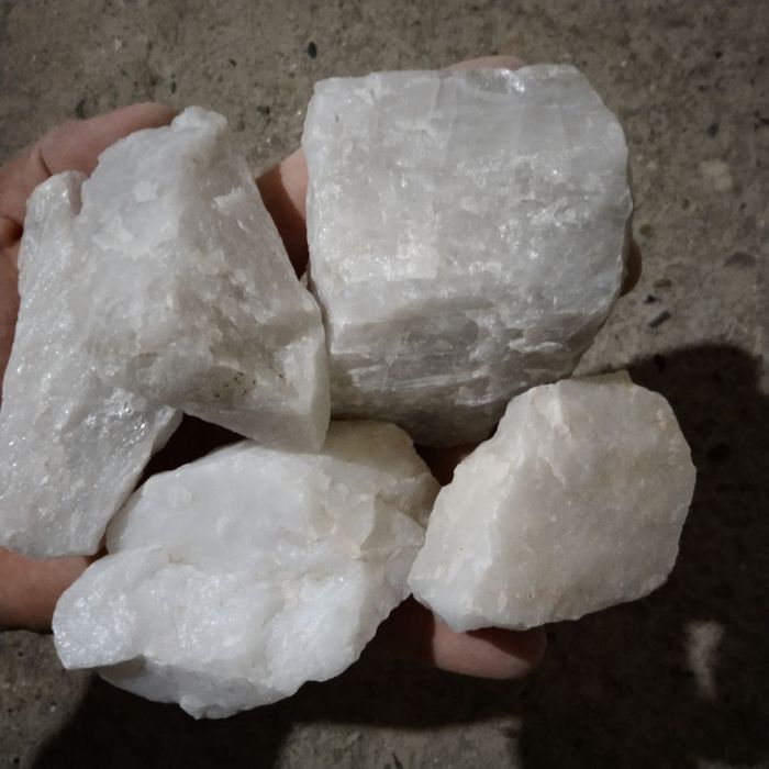 Quartz sand : Кварцевый камень для промышленности – по выгодной цене!