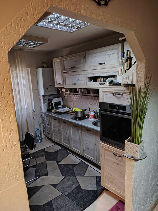 Vând apartament cu două camere