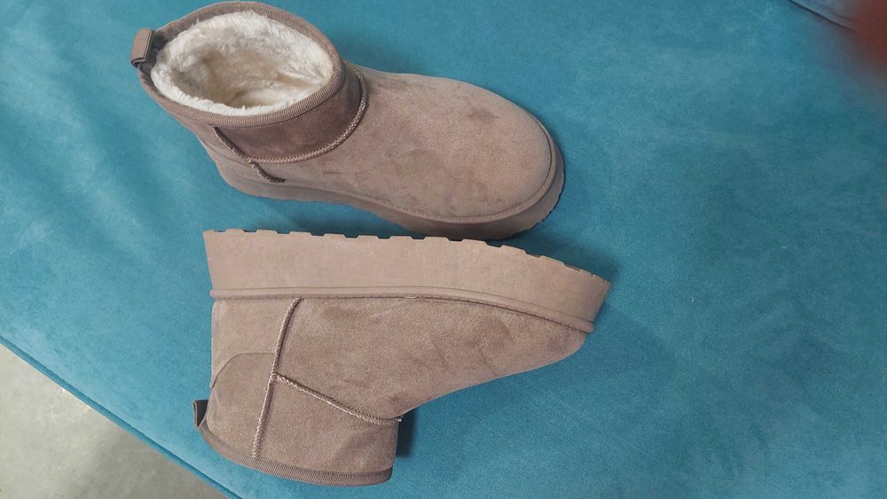 Топли ботуши в бежов цвят