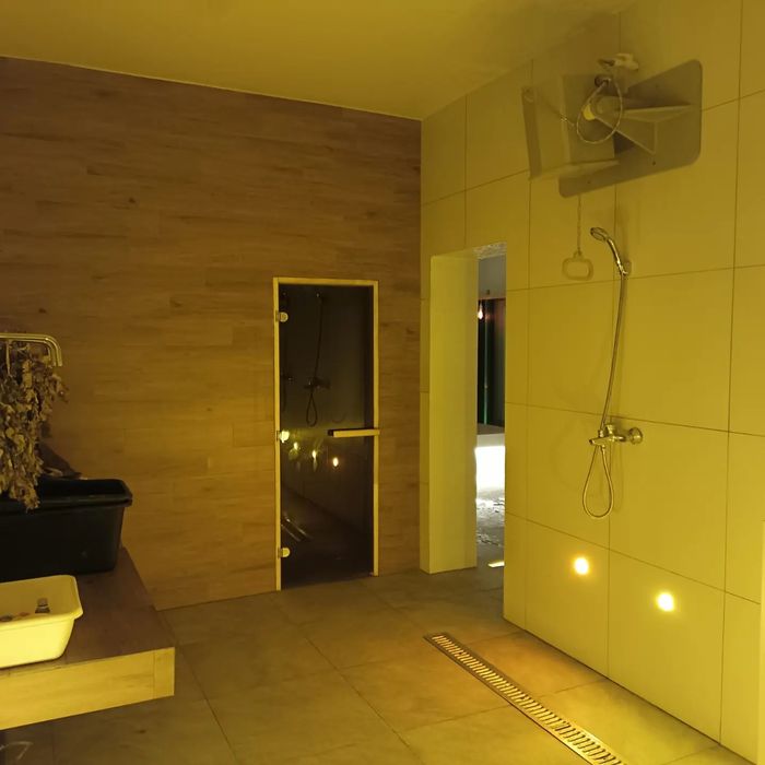 Баня с уличным горячим бассейном