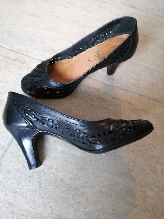 Pantofi marimea 36-37 din piele