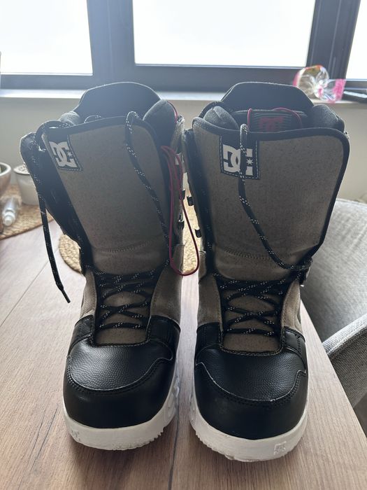 Продавам Snowboard обувки за начинаещи 44 номер