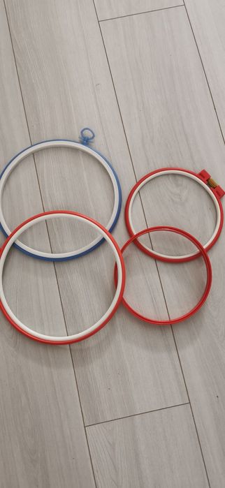 Продам пяльца круглые.