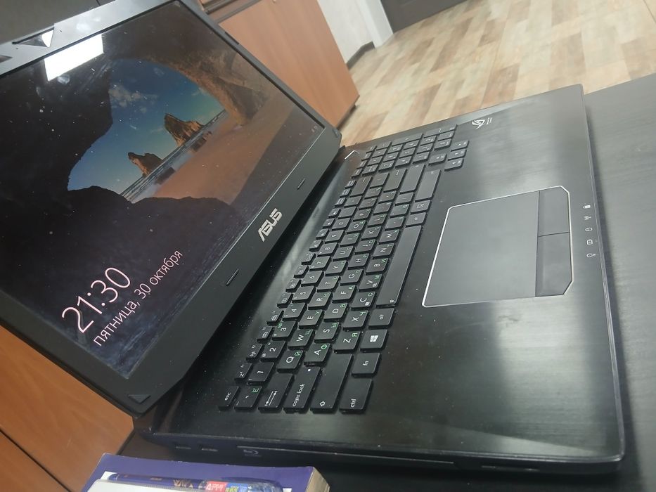 ASUS ROG серии G750 / GL552