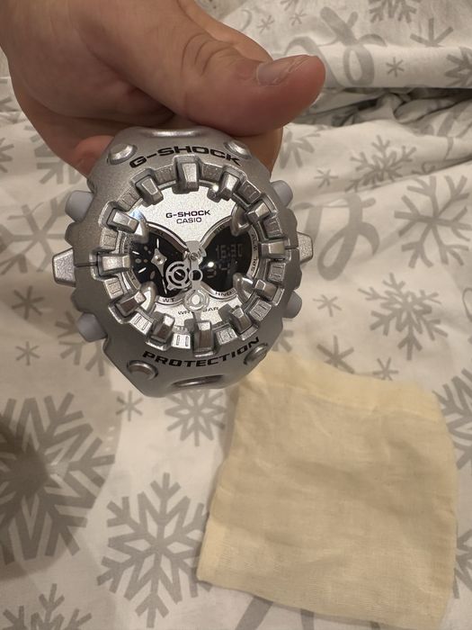 Gshock часовник нов. С гаранционна карта и всички документи. С dustbag и кутията