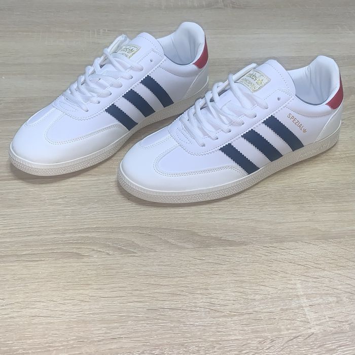 Кроссовки Adidas
