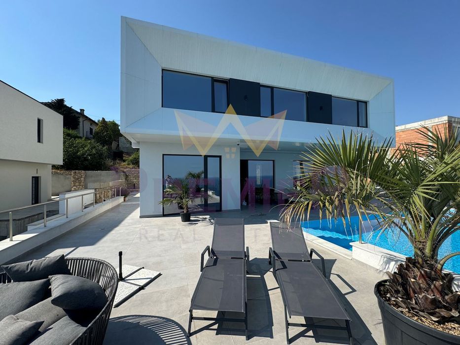 Продава се Къща в Балчик - 330 кв.м за 1697 €/кв.м - Снимка #1