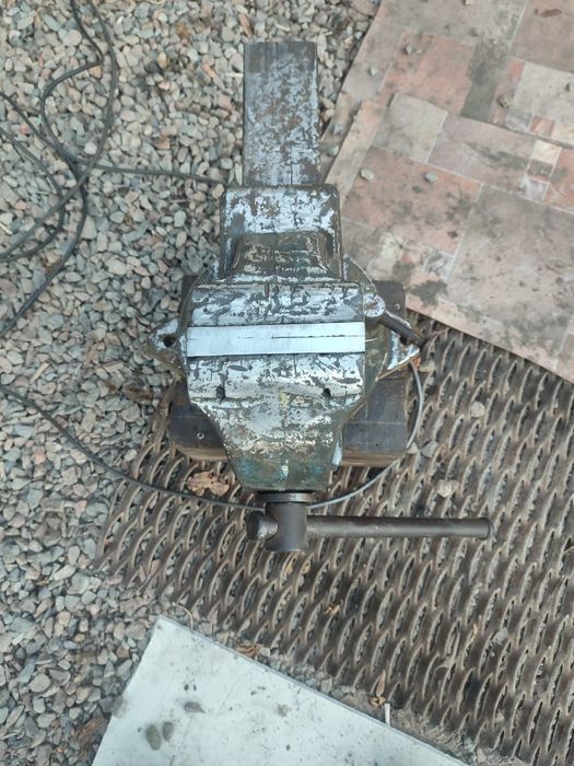 Тиски советские .