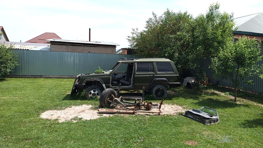 Продам Jeep Cherokee