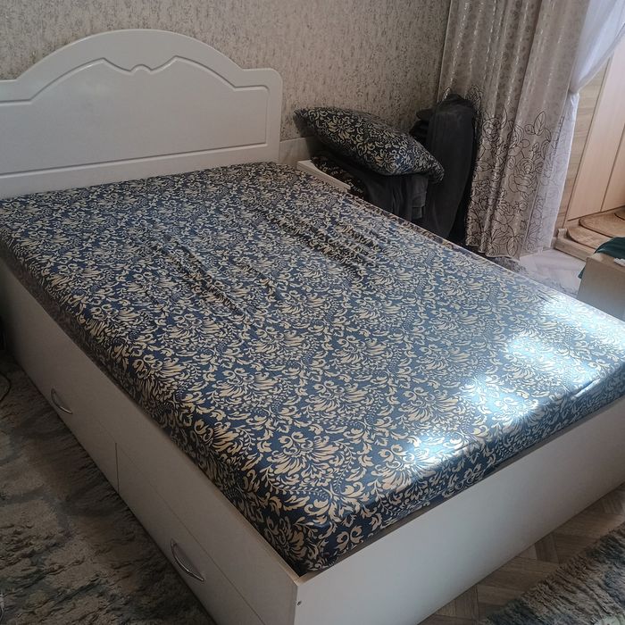 Кровать спальная