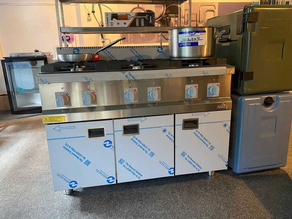 Aragaz cu 6 ochiuri si suport inchis cu usi batante