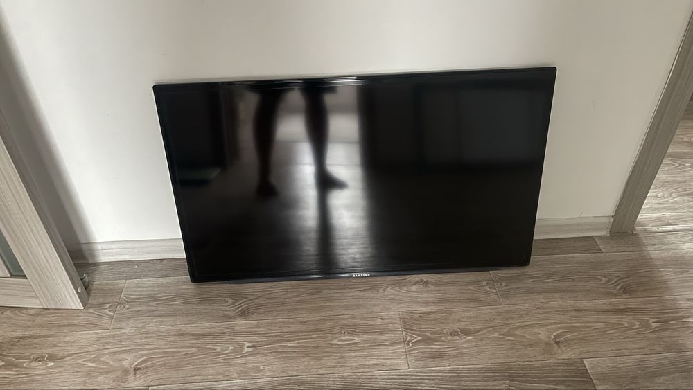 Продам телевизор самсунг 40* с приставкой х96 mini